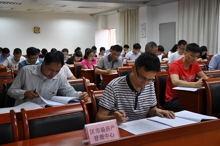 图为:“廉洁火炬杯”党规党纪知识竞赛现场